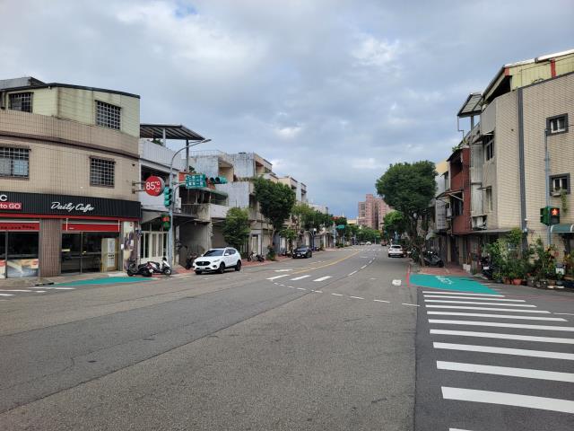 華勛一樓3房門前停車