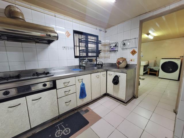 華勛一樓3房門前停車